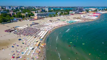 Cât costă o vacanță pe litoral în august 2026. Prețurile diferă cu mii de lei de la o stațiune la alta