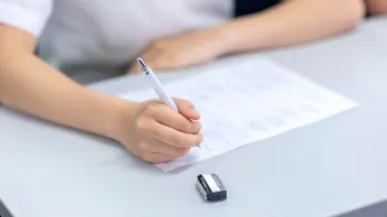 Bacalaureat 2026. Astăzi are loc a treia probă scrisă din sesiunea de toamnă. La ce materii dau examen candidații
