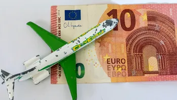 Românii își pregătesc cash-ul pentru concediu. Ce valute cumpără înainte de plecarea în Grecia, Turcia și Albania