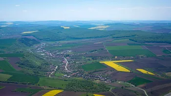 România transformă terenurile agricole degradate în zone pentru energie verde. Câmpurile degradate vor fi scoase la licitație