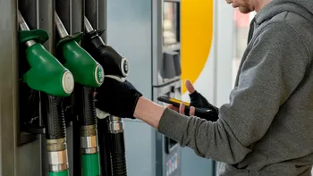 Motorina se apropie de pragul psihologic de 10 lei. Cum încearcă statul să limiteze scumpirile, nou proiect