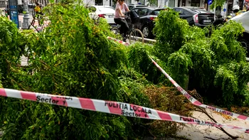 Capitala caută soluții după inundațiile care au paralizat Bucureştiul. Primarul: „Canalizarea nu mai face față”. ANM a emis noi avertizări de furtuni