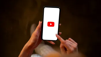 De ce atrage YouTube tot mai mulți bani din publicitate, deși televiziunea este considerată un mediu mai sigur pentru branduri