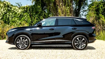 MG pune baterii semi-solide pe hibridele plug-in: primul SUV apare în 2027 și promite mai multă autonomie
