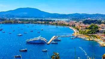 Unde pleacă românii în vacanță în 2026. Grecia conduce clasamentul, iar mașina rămâne mijlocul de transport preferat