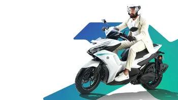 Yamaha lansează scuterul electric cu baterii pe care le urci în apartament. Aerox-E atinge 95 km/h și promite 117 km autonomie