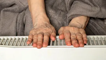 5 lucruri ieftine pe care să le faci în casă înainte de frig. Cât poți economisi la încălzire în această iarnă