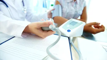 Analizele medicale gratuite s-ar putea face fără goana de la începutul lunii. Ce vrea să schimbe CNAS