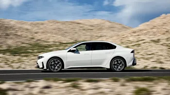 BMW deschide comenzile pentru noul i3 mai devreme: berlina electrică promite până la 912 km autonomie