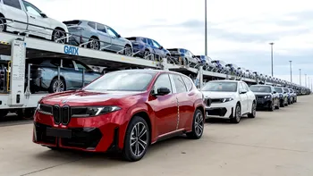 BMW iX3 se apropie de 100.000 de comenzi: SUV-ul electric produs în Ungaria forțează extinderea fabricii