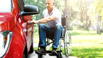 Cardul de carburant pentru persoanele cu handicap în 2026. Câți bani se acordă și la ce benzinării poate fi folosit