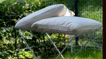 Cât de des trebuie spălate pernele pe care dormi. Schimbarea feței de pernă nu este suficientă