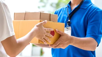 Reguli noi pentru colete și ambalaje în România. Ce s-a schimbat acum și ce va fi interzis din 2030