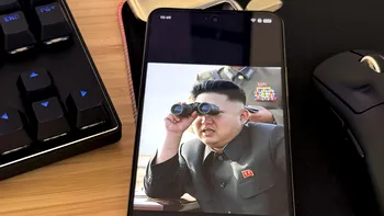 Unii oameni din Coreea de Nord au telefoane smart, dar acestea fac capturi de ecran la fiecare cinci minute și schimbă cuvintele interzise de regimul lui Kim Jong-un