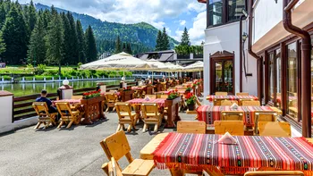 De ce sunt atât de scumpe restaurantele din zonele turistice din România. Explicația care a aprins dezbaterea online: 