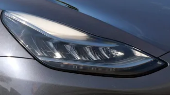 Tesla recheamă peste 20.000 de Model 3 și Model Y pentru faruri prea puternice: de data aceasta nu ajunge un update software