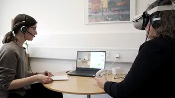 O femeie a auzit voci timp de 27 de ani, apoi acestea au dispărut după ce a folosit realitatea virtuală. Terapia experimentală care ar putea ajuta persoanele cu schizofrenie