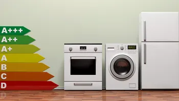 Merită să scoți mereu aparatele din priză? Cât consumă televizorul, espressorul și cuptorul în stand-by într-un an