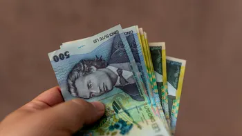 Poți împărți banii cash între membrii familiei când treci vama? Cum se aplică pragul de 10.000 de euro pentru adulți și copii