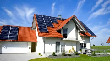 Prosumatorii pot câștiga mai mult din energia stocată. Intervalul în care fiecare kWh valorează cu 0,40 lei în plus