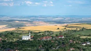 Satul din România care și-a dublat populația. Cum a reușit să-i convingă pe tineri să se mute aici