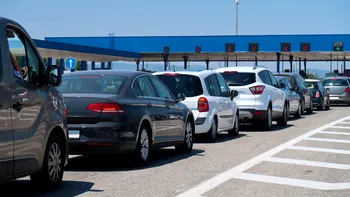 Se schimbă regulile la graniță. Câte țigări și cât alcool mai poți aduce fără taxe din străinătate