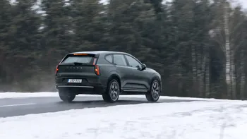 Volvo pregătește SUV-ul electric care atacă Tesla Model Y: EX50 va costa sub aproximativ 43.000 de euro