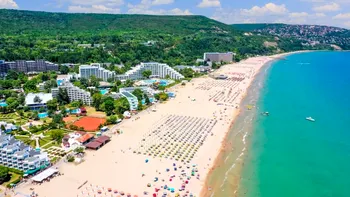 Zeci de turiști au rămas fără vacanță în Bulgaria. Totul a început cu un SMS primit înainte de plecare: 