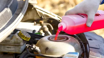 Antigel amestecat greșit: riscuri pentru radiator, pompă și garnituri