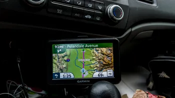 Garmin încă actualizează GPS-urile vechi în 2026. De ce refuză unii șoferi să renunțe la ele