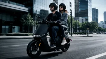 Scuterul electric de 3.475 de euro care atinge 90 km/h și poate înlocui mașina în oraș