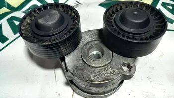 Întinzător de accesorii care oscilează: curea, alternator sau fulie, cum identifici cauza reală
