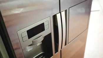 De ce frigiderul se încinge pe laterale vara. Când este normal și când ar trebui să te îngrijorezi