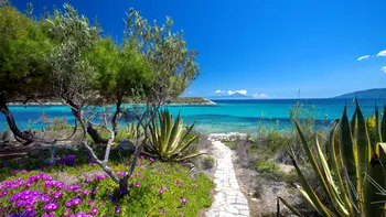 Cât costă o vacanță de 7 zile în Grecia în septembrie 2026. Cazările pot fi cu până la 40% mai ieftine decât în august