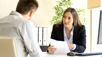 Locurile de muncă devin tot mai greu de găsit. Ce spun românii despre interviuri, concedieri și salarii: 