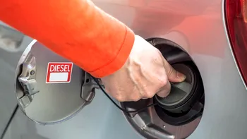 Cât s-a ieftinit motorina după reducerea accizei. Economia reală făcută la un plin de 50 sau 60 de litri