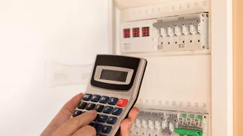 Furnizorii de energie, obligați să ofere gratuit conturi online. Ce vor putea verifica românii și cum funcționează alerta de consum