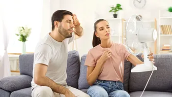 Cum scapă românii de căldura din apartamente fără aer condiționat. Trucurile folosite în zilele de caniculă