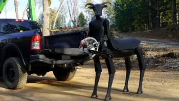 Robotul-centaur de peste 2 metri cu brațe de drujbă pare desprins dintr-un coșmar. A fost construit, însă, ca să salveze vieți. De ce a devenit viral