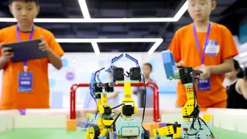 China își pregătește copiii pentru era AI: elevii învață de mici să programeze roboți, în timp ce restul lumii încearcă să țină pasul
