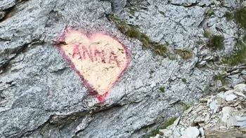 Ce amendă poți primi dacă lași mesaje pe stânci sau monumente naturale. Cazul care a indignat românii: 