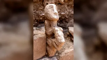 Statuia de 11.000 de ani care i-a uimit pe arheologi. Un om apare călare pe un leopard, într-o reprezentare „cum nu s-a mai văzut”
