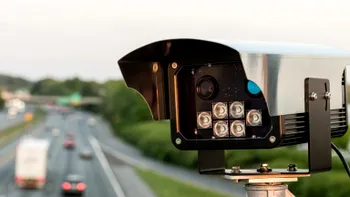 Telefonul, AirPods și chiar zgarda câinelui ar putea fi legate de numărul mașinii. Noul sistem de supraveghere testat de poliție