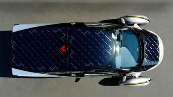 Mașina electrică pe care o lași în soare și câștigă până la 76 km autonomie pe zi. Testul independent TÜV confirmă promisiunea solară de la Aptera