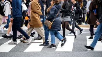 Bucureștiul testează trecerea de pietoni a viitorului. Ce se întâmplă când un pieton se apropie de ea şi unde a fost montata prima zebră 