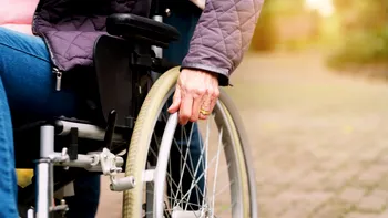 Când începe plata indemnizației de handicap. Diagnosticul nu dă automat dreptul la bani