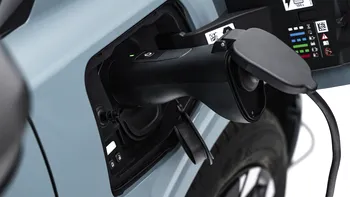 Dacia Spring cu cablu de încărcare second hand: ce verifici înainte să îl folosești zilnic