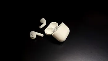 REVIEW Apple AirPods 5 - cele mai populare căști complet wireless au devenit mai bune și mai utile în 2026. ANC-ul face diferența