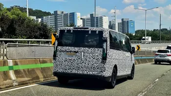 Kia pregătește o dubă electrică uriașă pentru Europa: PV7 face ca actualul PV5 să pară mic și promite peste 350 km autonomie