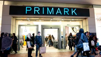Primark angajează în magazinele din România. Ce program trebuie să accepte viitorii salariați